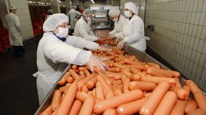 Ученые назвали опасность употребления колбасы и сосисок
