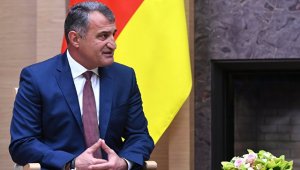 Президент Южной Осетии приехал в ДНР с визитом