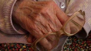 Грабители ворвались в дом 82-летней пенсионерки
