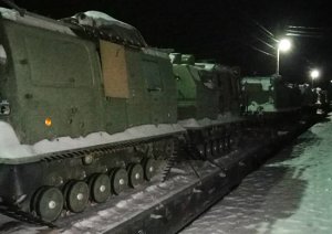 На вооружение отдельной мотострелковой бригады Северного флота поступили новые двухзвенные плавающие снегоболотоходы «Алеут»