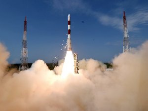 Индия успешно запустила в космос сотый спутник собственного производства