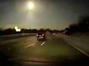 Метеорит озарил небо над ночным Детройтом и вызвал землетрясение Предполагается, что он упал недалеко от города