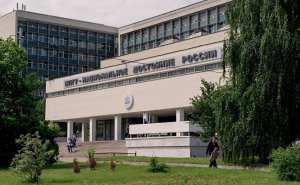 Эксперты назвали вузы-рекордсмены по защите «фальшивых» диссертаций