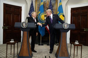 [«Наш сукин сын»] Что происходит с Казахстаном?