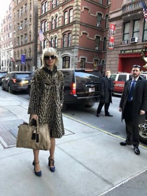 [«все намного хуже — мы стали ими»] Простая жительница Нью-Йорка назвала официального представителя МИД РФ Марию Захарову олицетворением Манхэттена