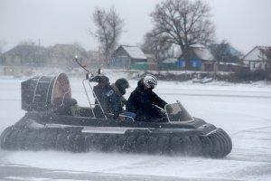 Под Астраханью испытали мини-катер на воздушной подушке