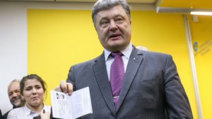 Он же Ваня, он же Женя, он же Саша. Как Порошенко удалось улететь на Мальдивы по чужому паспорту (Новогодний вояж президента на острова уже сравнивают с бегством Януковича в феврале 2014 года)