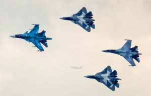 "Мы можем применить оружие": военный летчик — о перехватах самолетов НАТО (Заслуженный военный летчик РФ генерал-майор Владимир Попов рассказал ТАСС о том, почему на Западе обеспокоены боевым сопрово)