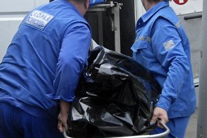 Источник: в багажнике врезавшейся в остановку в Москве машины обнаружено тело