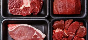 За прошлый год в Украине существенно подорожали все виды мясных продуктов.