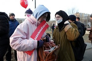 Полиция стала приходить домой к подросткам за лайки группе «Забастовки избирателей»