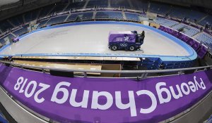 МОК зарегистрировал 169 спортсменов из РФ для участия в Олимпиаде. На Играх в Пхенчхане команда будет выступать без флага и гимна и называться "Олимпийские спортсмены из России"