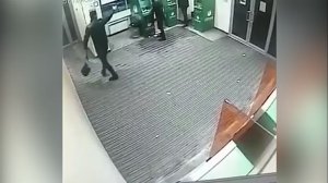 В центре Нижнего Новогорода прямо в отделении Сбербанка, бородачи без национальности напали на мужчину