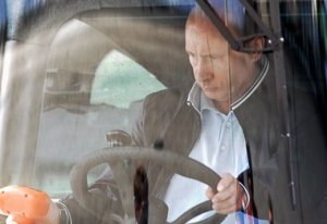 Эпическая песня про Путина принесла композитору Ньюману «Грэмми»: «Он может водить гигантский трактор через Транссибирскую равнину, он может запустить ядерный реактор левым полушарием своего мозга»