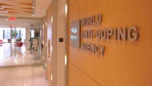 [ Бревно и соринка] Половина участников ЧМ-2011 по легкой атлетике признались в приеме допинга. Тем не менее международные организации почему-то заинтересовались только Россией