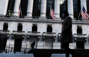 Bloomberg: богатейшие люди мира потеряли $114 млрд из-за падения фондовых рынков США