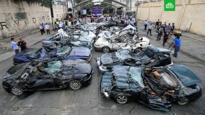 Десятки люксовых авто раздавили бульдозером на Филиппинах