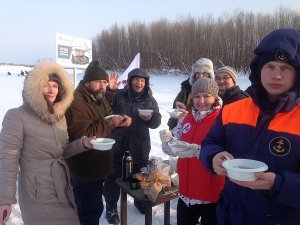 «Молодежка ОНФ» в Коми в рамках акции «Уха на всю страну» приготовила ее для рыбаков на Сысоле