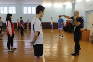 Кировские активисты ОНФ организовали встречу воспитанников дома-интерната с чемпионом мира по кикбоксингу