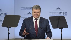 Порошенко призвал запретить российский флаг во всем мире‍
