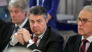 Считаю правильной идею российского президента о вводе "голубых касок". Если он будет осуществлен, то можно будет начать поэтапное снятие санкций - МИД ФРГ Габриэль