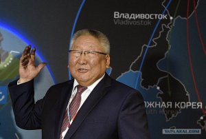Главу Якутии обвинили в дебоше на борту самолета и угрозах лишить весь экипаж работы