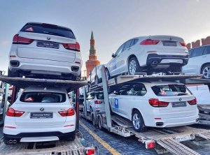 ФОТО ДНЯ: На Красной площади расставляют автомобили для вручения олимпийцам