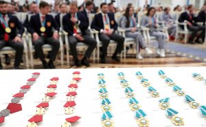 Вы достойно выдержали и спортивные, и околоспортивные нагрузки, эмоциональные испытания, проявили свои лучшие качества, и спортивные, и человеческие, и показали бойцовский характер