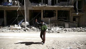 ".....пообещали выпустить жителей в обмен на гуманитарную помощь" (Боевики назвали условие освобождения мирных жителей в Восточной Гуте)