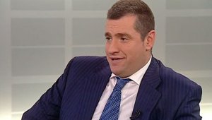 [Их нравы]  Корреспондент Русской службы BBC Фарида Рустамова стала третьей журналисткой, открыто обвинившей депутата Слуцкого в домогательствах