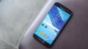 В России флагманский смартфон Samsung рухнул в цене почти вдвое
