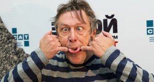 Пьяный Михаил Ефремов на спектакле в Самаре посылал публику матом со сцены (Об этом в Facebook рассказала актриса драмтеатра Алла Коровкина, которая была на спектакле)