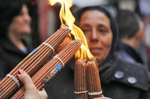 Армянский священник рассказал о земном происхождении Благодатного огня