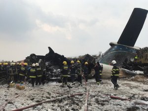 Авиакатастрофа в Катманду: пассажирский самолет загорелся и упал на футбольное поле