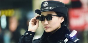 Очки, которые сразу покажут полицейскому ваш социальный кредит и рейтинг