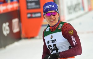 Российский  лыжник Александр Большунов победил в масс-старте на этапе КМ в Фалуне