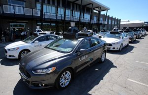 Беспилотный автомобиль Uber впервые сбил насмерть человека  (Компания приостановила тестирование своих беспилотных автомобилей)