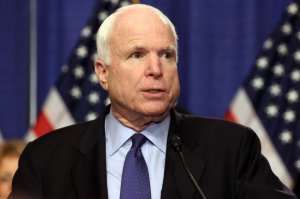 Маккейн осудил Трампа за поздравление «диктатора с победой на фиктивных выборах»