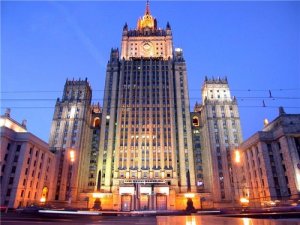 На встречу по "делу Скрипаля" в МИД РФ придут более 140 дипломатов (Участвовать в брифинге отказались послы США и Великобритании)