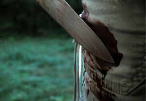 Расстреляли и зарезали. Из-за конфликта в в социальных сетях убили жителя Подмосковья. Молодые люди назначили встречу возле местного кафе, где и произошла расправа