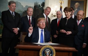 Трамп подписал федеральный бюджет США на 2018 год