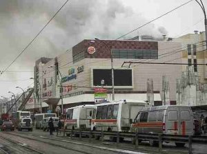 [«А дочь все звонила отцу»] Отец трех сгоревших в Кемерово детей рассказал, как пытался их спасти: «Мои девочки остались гореть из-за чертового порядка». На данный момент известно о 64 погибших