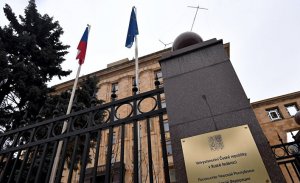Высылка российских дипломатов? Мы пляшем под чужую дудку