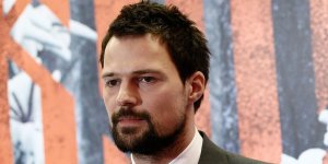 Актер Козловский запостил фейк про 142 сгоревших детей. И до сих пор не удалил его