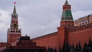 Россия сама изолирует себя от Запада, заявили в Госдепе