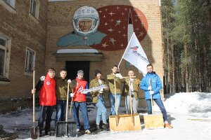 «Молодежка ОНФ» в Коми в рамках акции «Космос наш» очистила территорию вокруг планетария в Ухте