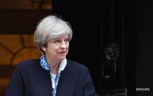 (не 200, а 300 ракет) Тереза Мэй приказала направить флот к Сирии − СМИ