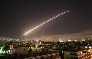 Силы США, Великобритании и Франции нанесли удары по двум объектам в Сирии