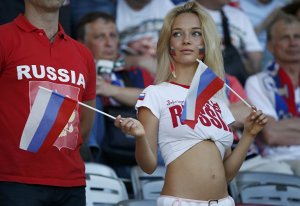 Британский эксперт по разведке считает, что Россия может использовать девушек для соблазнения футболистов сборной Англии