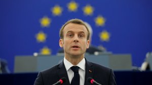 Макрон рассказал журналистам, что он — «ровня Путину»